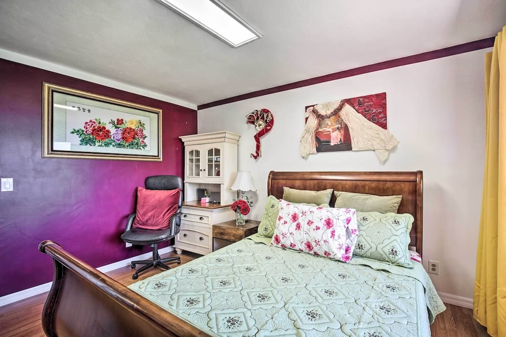 Colorful El Cajon Gem: Deck, Garden & Valley Views