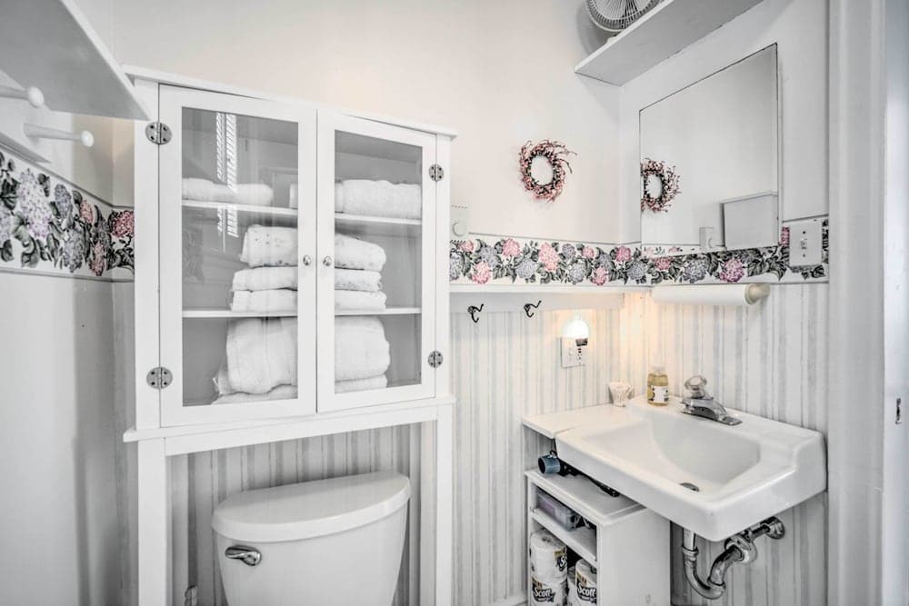 Darling Ocean City Cottage, 2 Blocks to Beach!