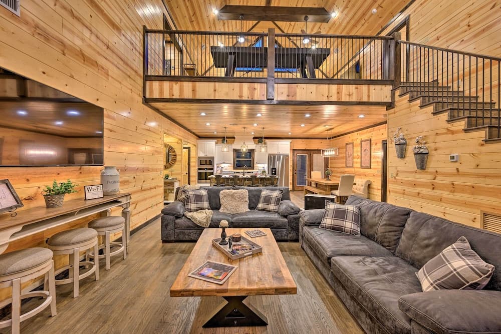 Outdoor Paradise w/ Hot Tub, Firepit, BBQ & More!