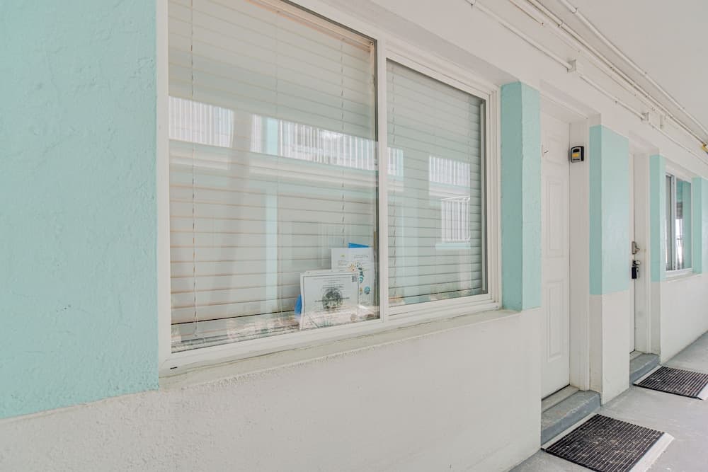 Tropical Pass-a-grille Gem w/ Direct Beach Access!