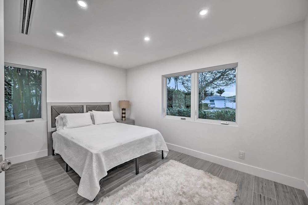 Lakefront House: Hot Tub & Golf Course Views!