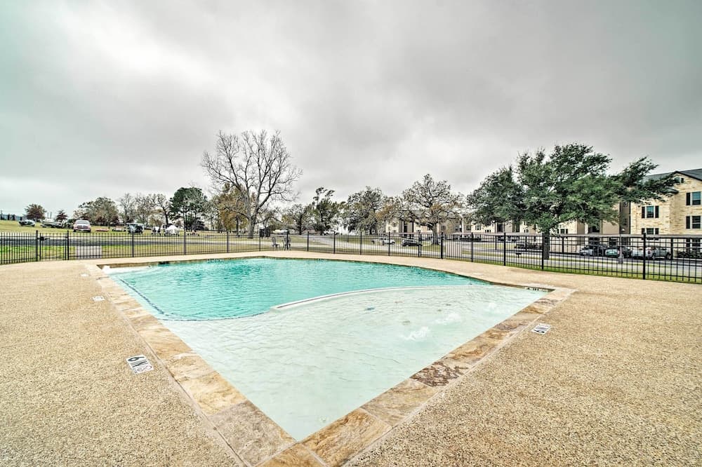 'pelican Cove' Condo + Boat Slip & Balcony!