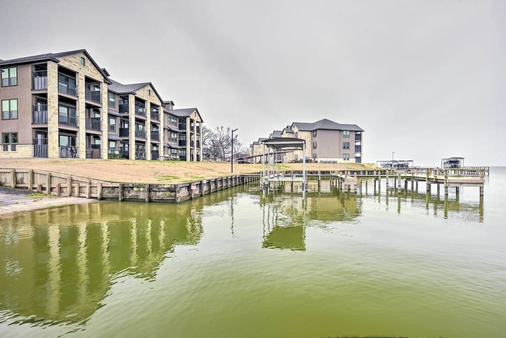 'pelican Cove' Condo + Boat Slip & Balcony!