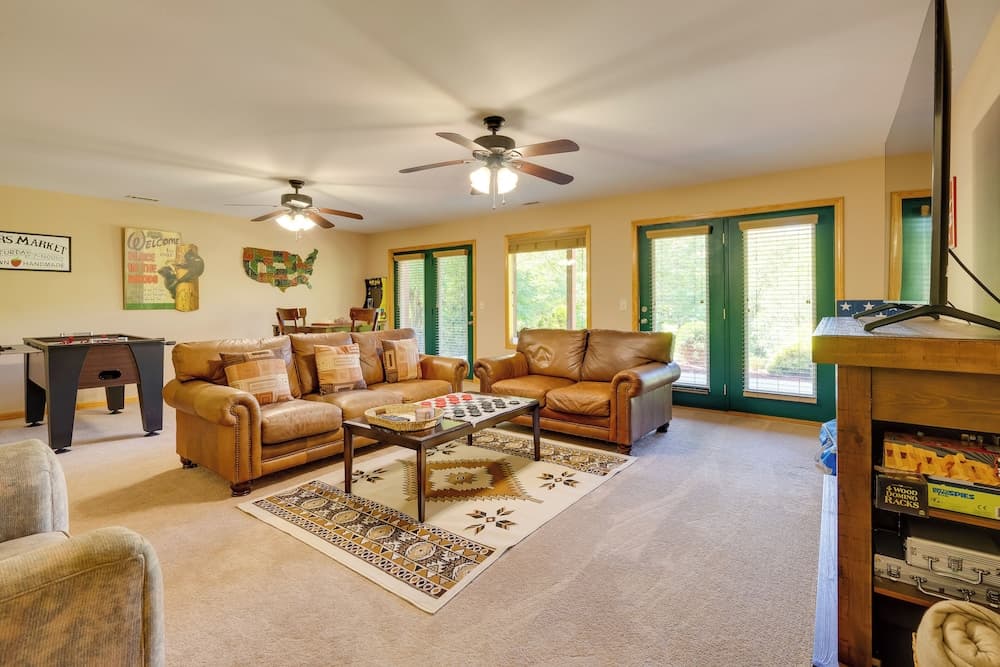 Beautiful Smoky Mountain Chalet With Game Room!