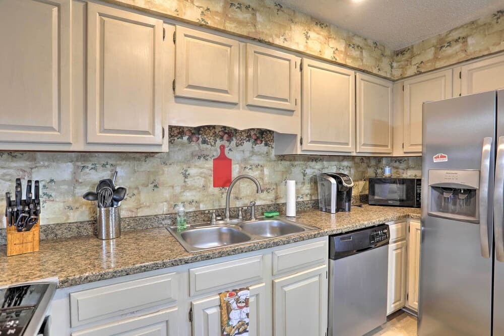 Myrtle Beach Home w/ Screened Patio: Walk to Beach