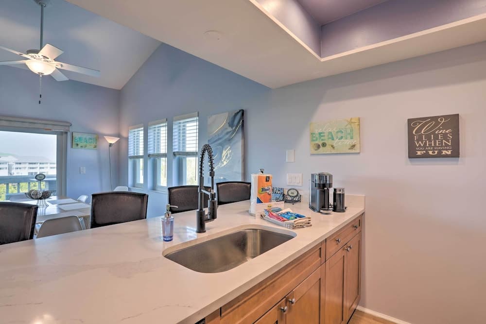 Sunny Indian Shores Condo - Close to Beach!