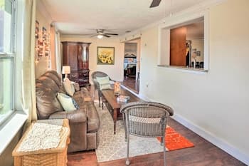 Clearwater Home: Pool Access, 10 Mi to Beach!