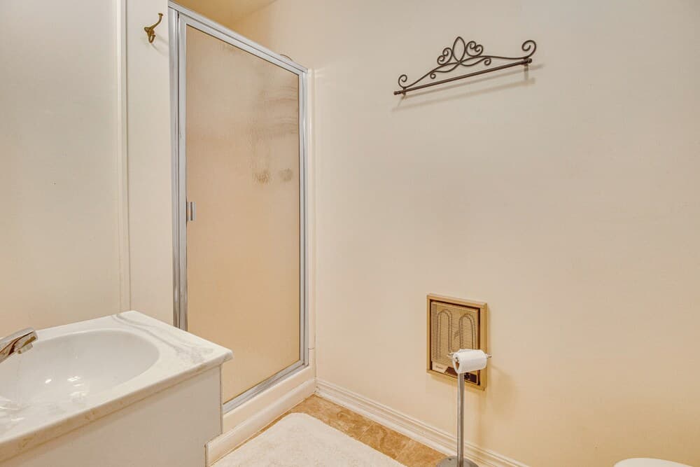 Creekfront Yellville Manor w/ Parlors & Fire Pit!