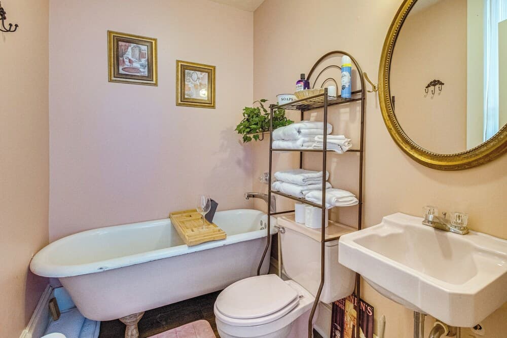 Creekfront Yellville Manor w/ Parlors & Fire Pit!