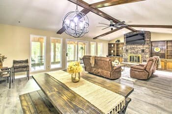 Lovely Hot Springs Home: 1 Mi to Desoto Beach