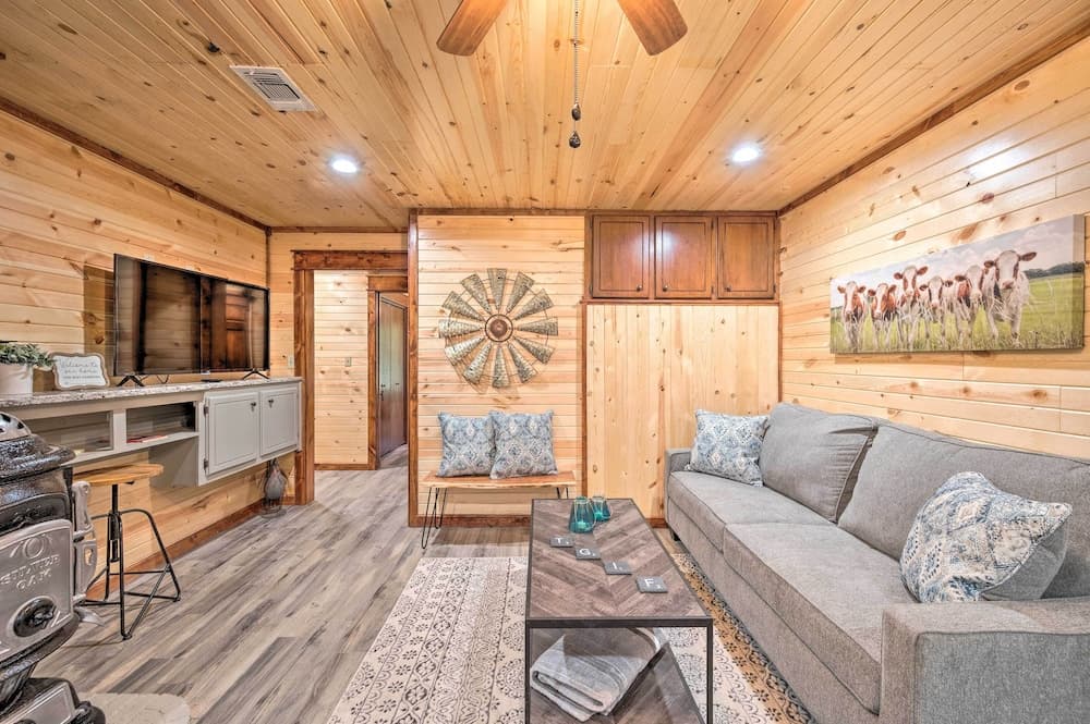 Lavish Broken Bow Home on 6 Acres w/ Hot Tub!