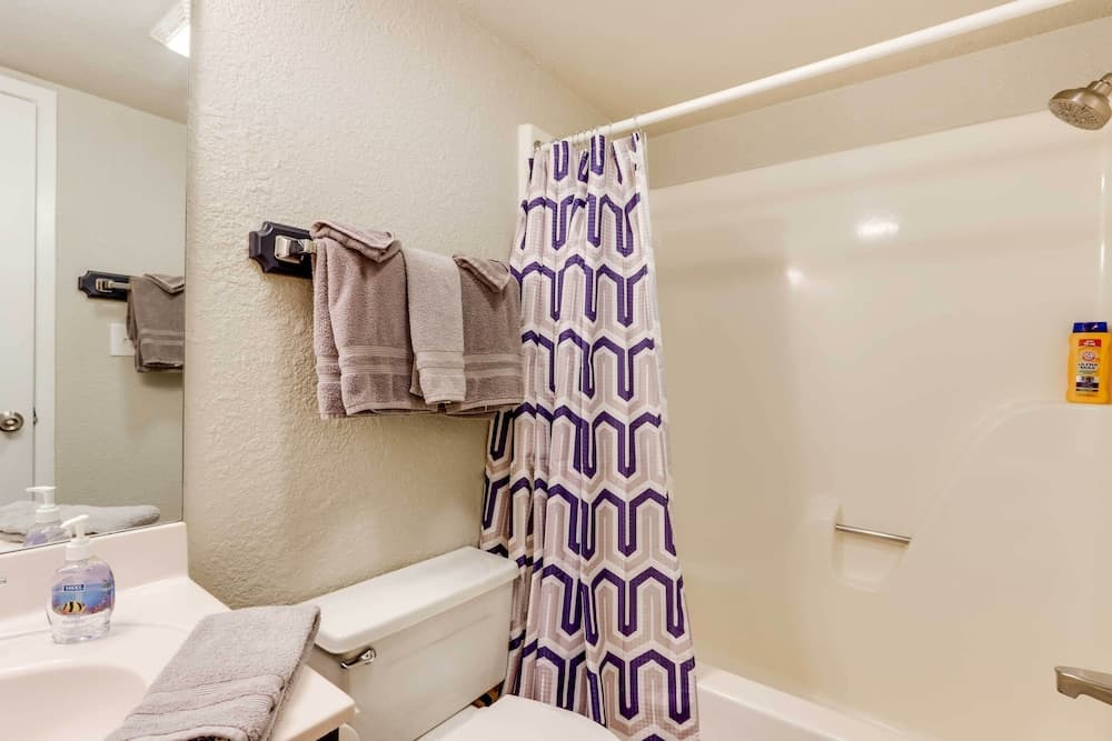 Hot Tub & Deck: Margaritaville Resort Retreat!