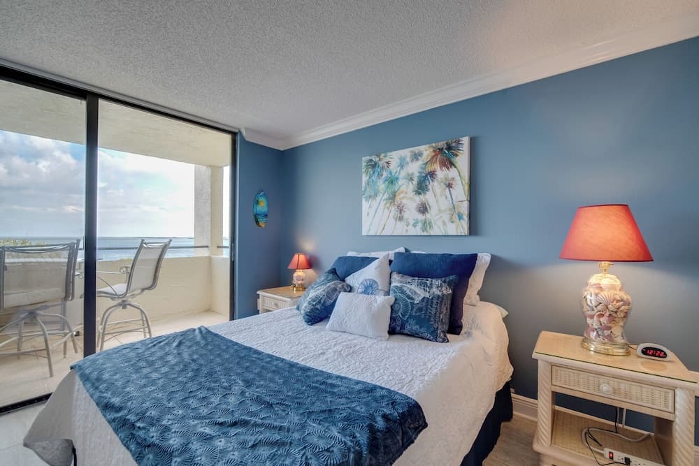 Remarkable Hudson Condo w/ Coastal Views!