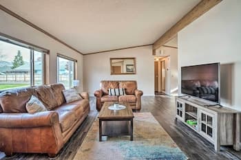 Charming Grants Pass Home w/ Large Backyard!