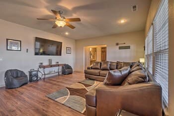 Branson Escape ~ 2 Mi to Silver Dollar City!