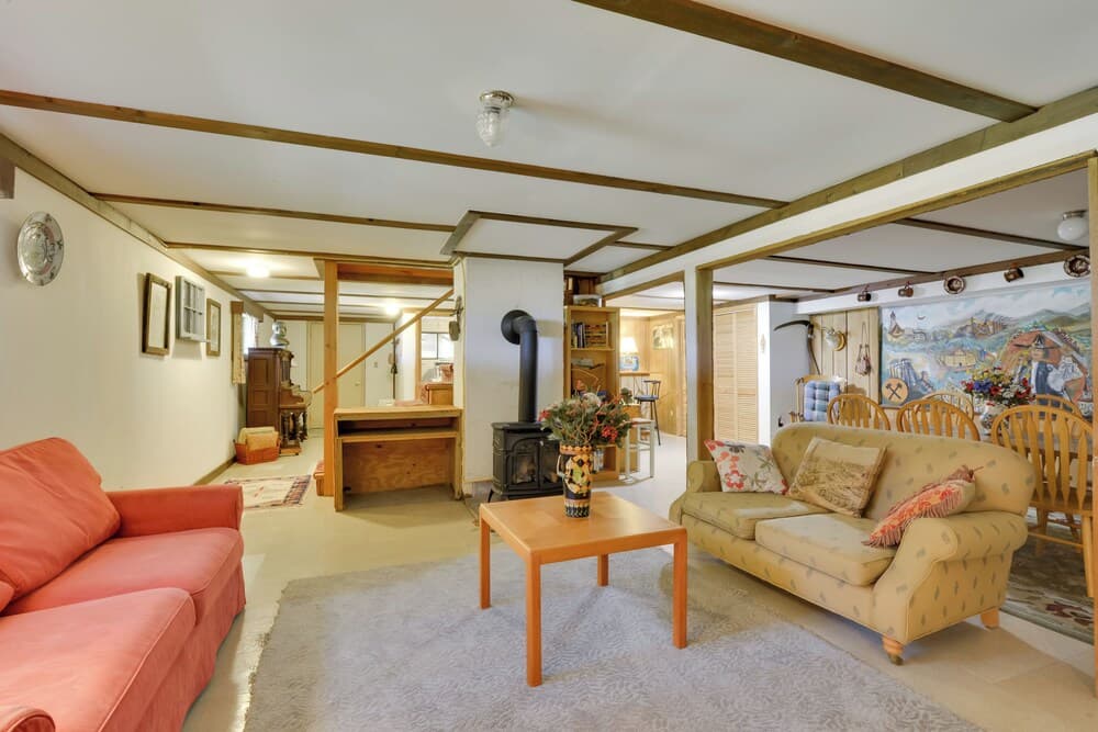 Peaceful Bedford Escape: Deck & Stunning Views!