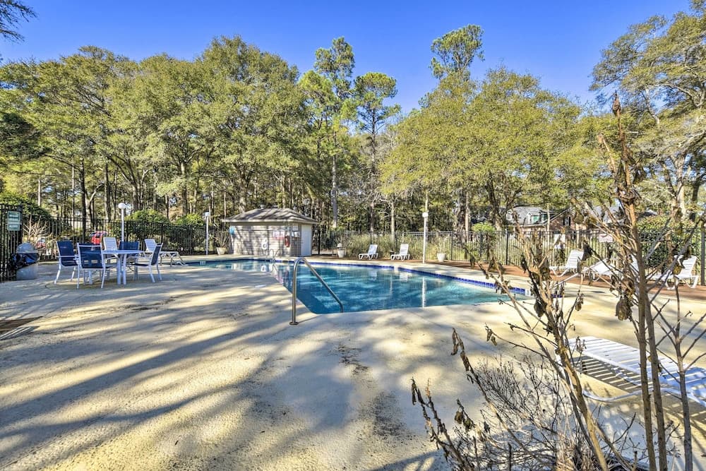 Bright Sunset Beach Condo w/ Golf Course View