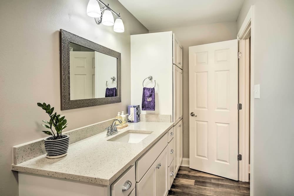 Sleek Baton Rouge Home Near LSU & Downtown!