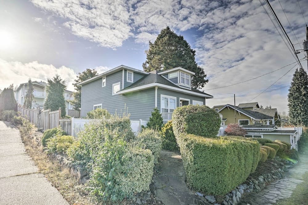 Mukilteo Retreat w/ Fire Pit & Ocean Views!