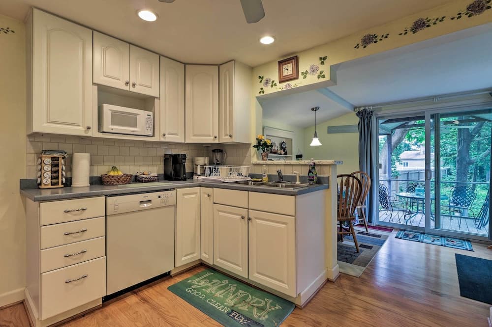 Saybrook Manor House, Walk to Cove Beach!