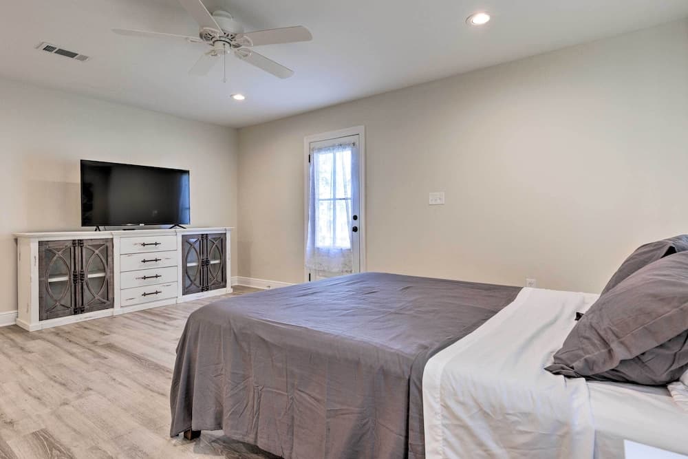 Spacious Gulfport Home w/ Yard: 1 Mi to Beach