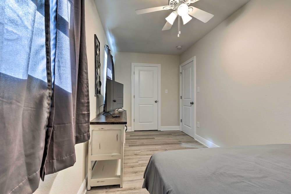 Spacious Gulfport Home w/ Yard: 1 Mi to Beach