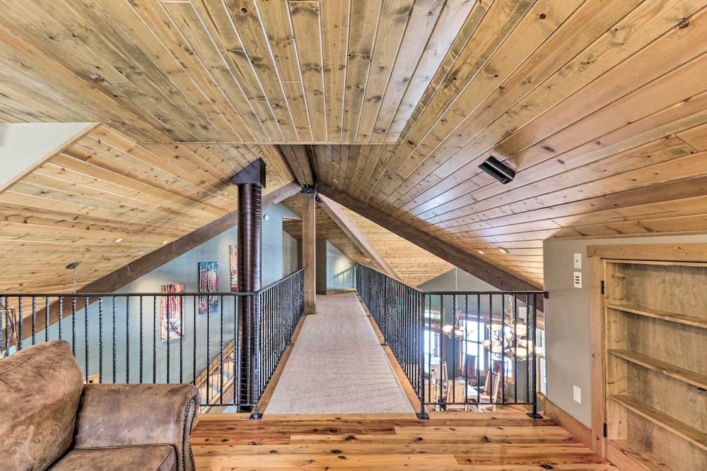 Beautiful Eureka Cabin Rental on Golf Resort!