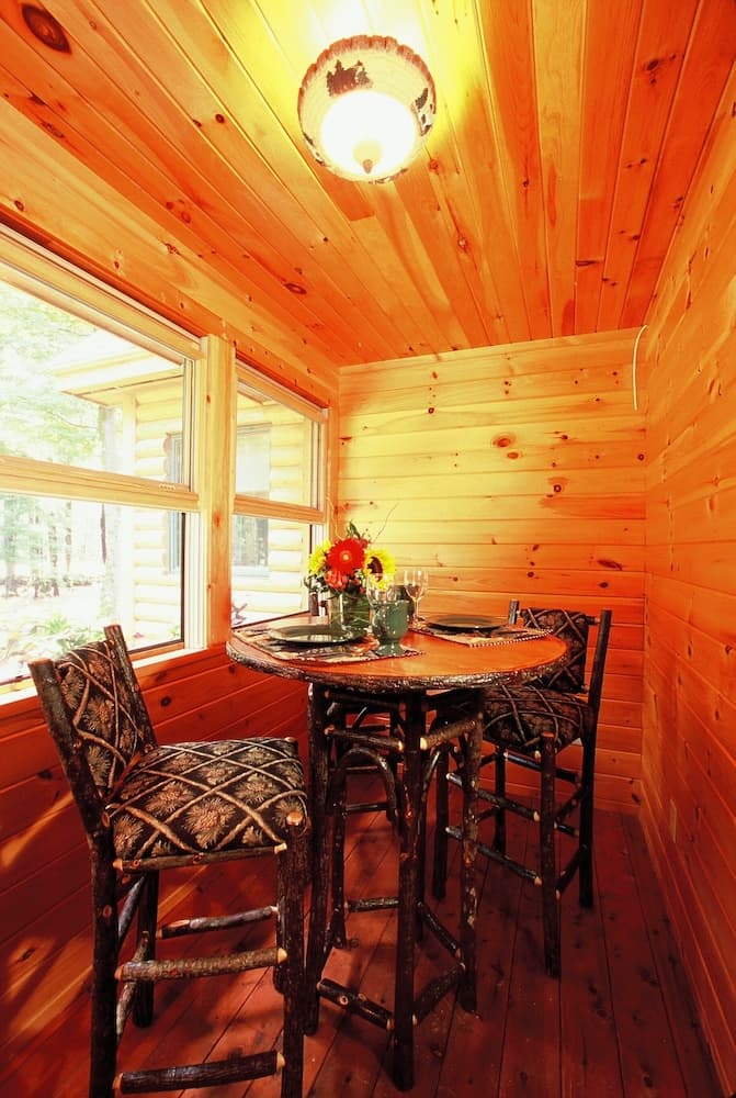 Upscale Fryeburg Cabin: Hot Tub + Billiards Table!