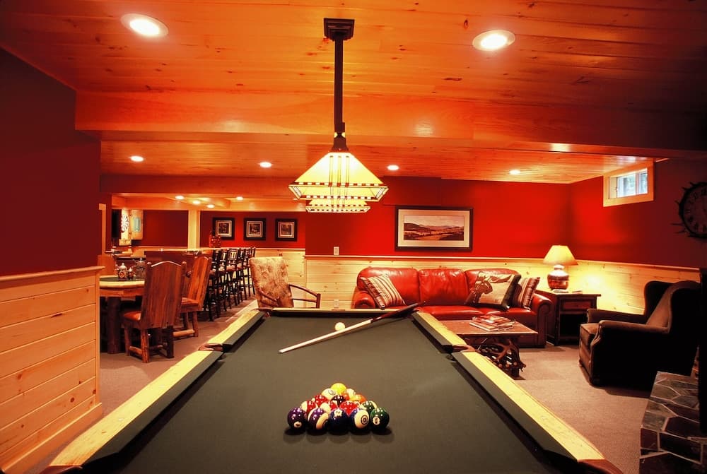 Upscale Fryeburg Cabin: Hot Tub + Billiards Table!
