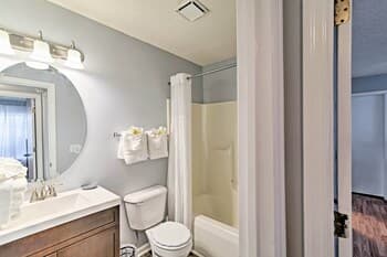 Updated Condo w/ Pool Access by Surfside Beach!