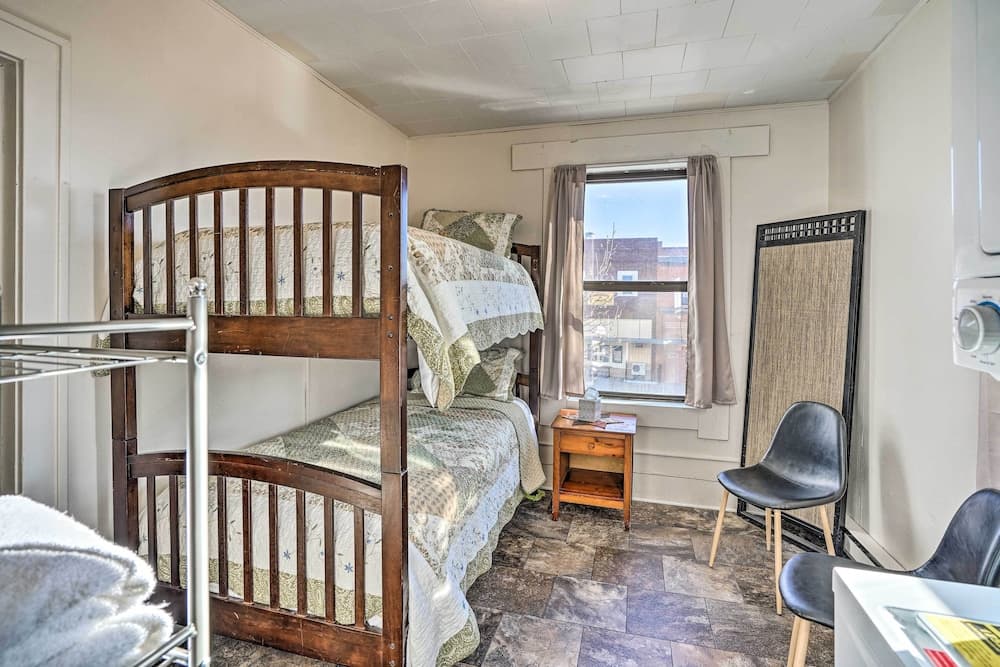 Pet-friendly Downtown Hettinger Apt w/ Yard!