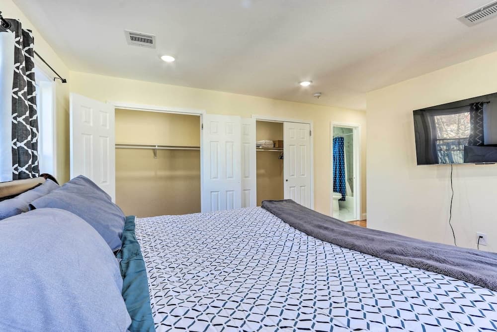 Bright Irvington Home ~ 2 Mi to Prudential Center!