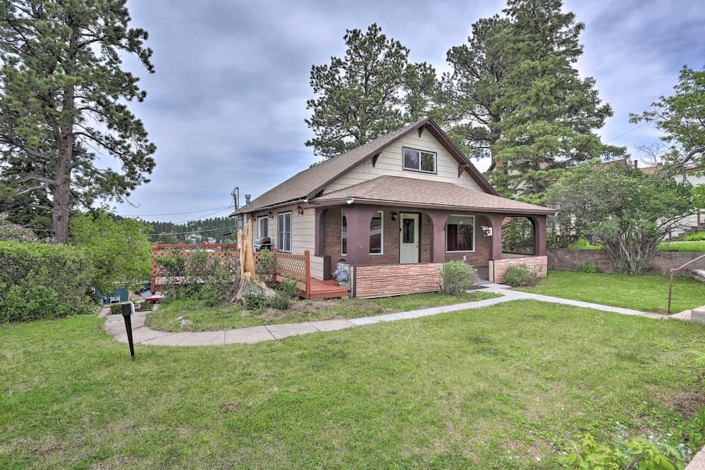 Lead Apartment ~ 5 Mi to Terry Peak Skiing!