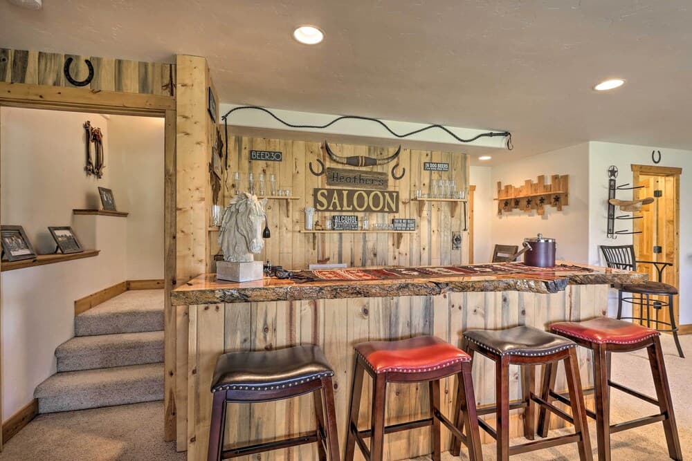 Deck, Bar & Mtn Views: Grand Granby Retreat!
