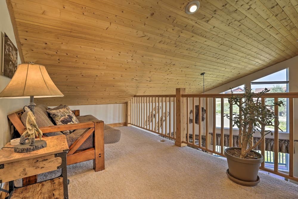 Deck, Bar & Mtn Views: Grand Granby Retreat!