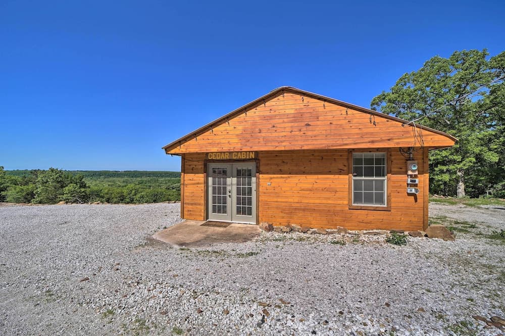 Cozy Vian Cabin: 1 Mi to Tenkiller State Park