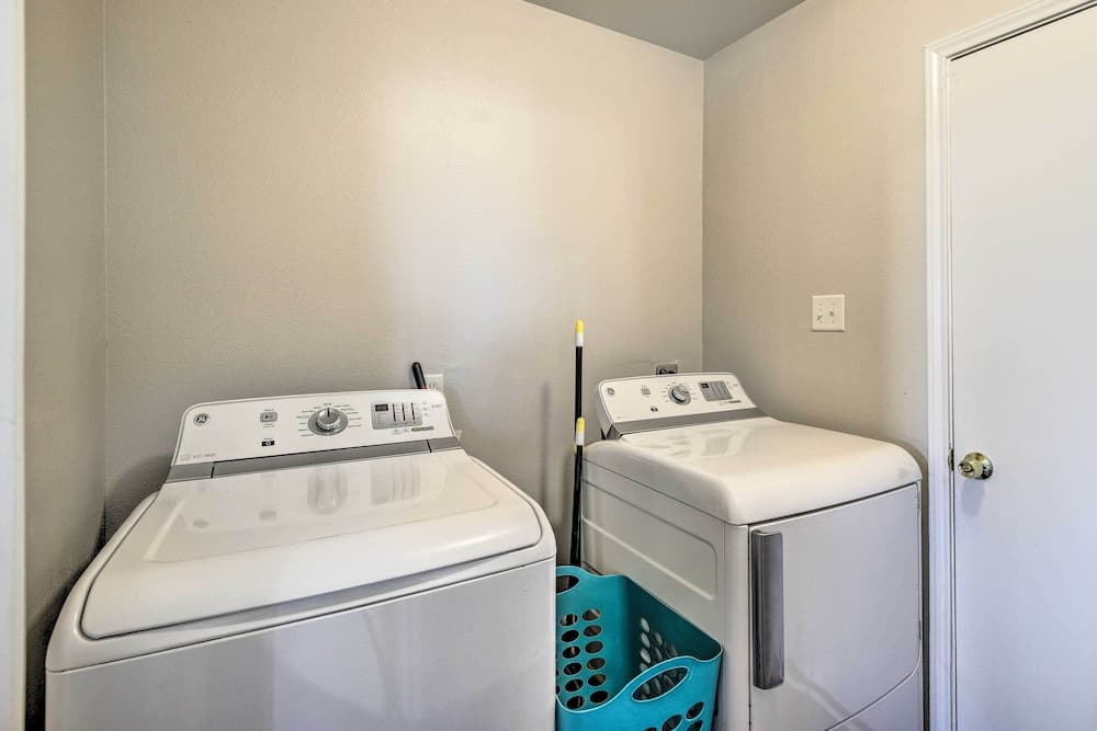 Houston Getaway Near Downtown & Theme Parks!