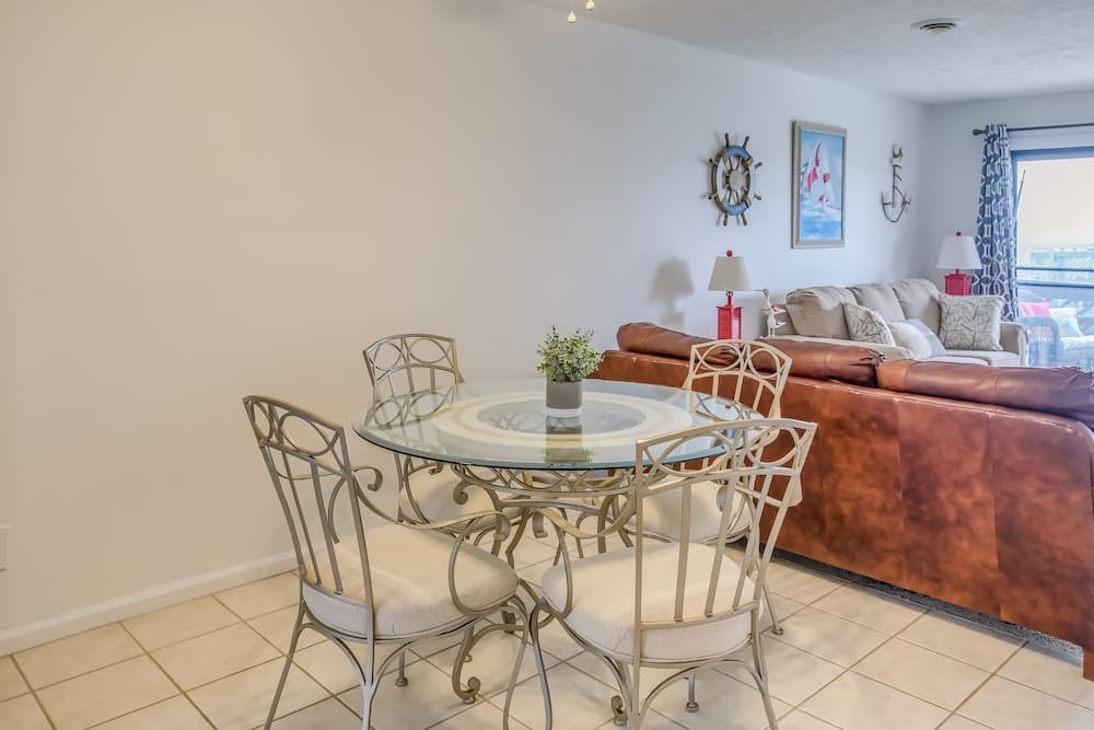 Charming Myrtle Beach Condo Rental: Walk to Beach!