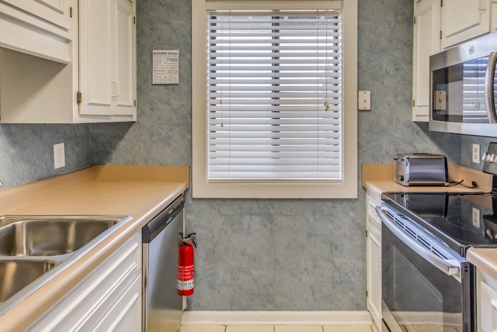 Charming Myrtle Beach Condo Rental: Walk to Beach!