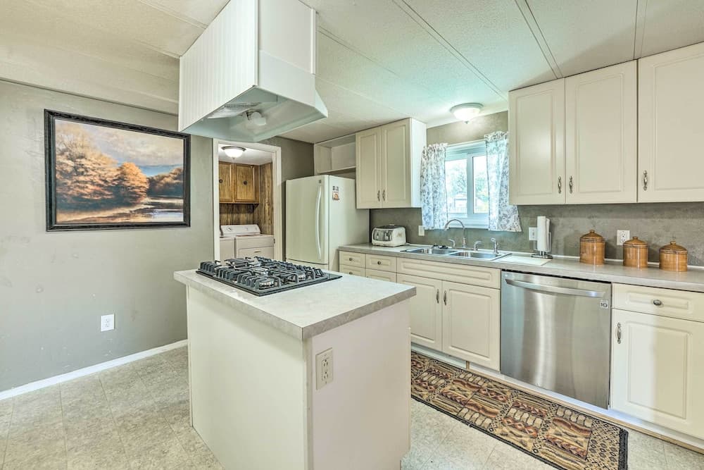 Wyoming Outdoor Escape: 30 Mi to Oregon Trail