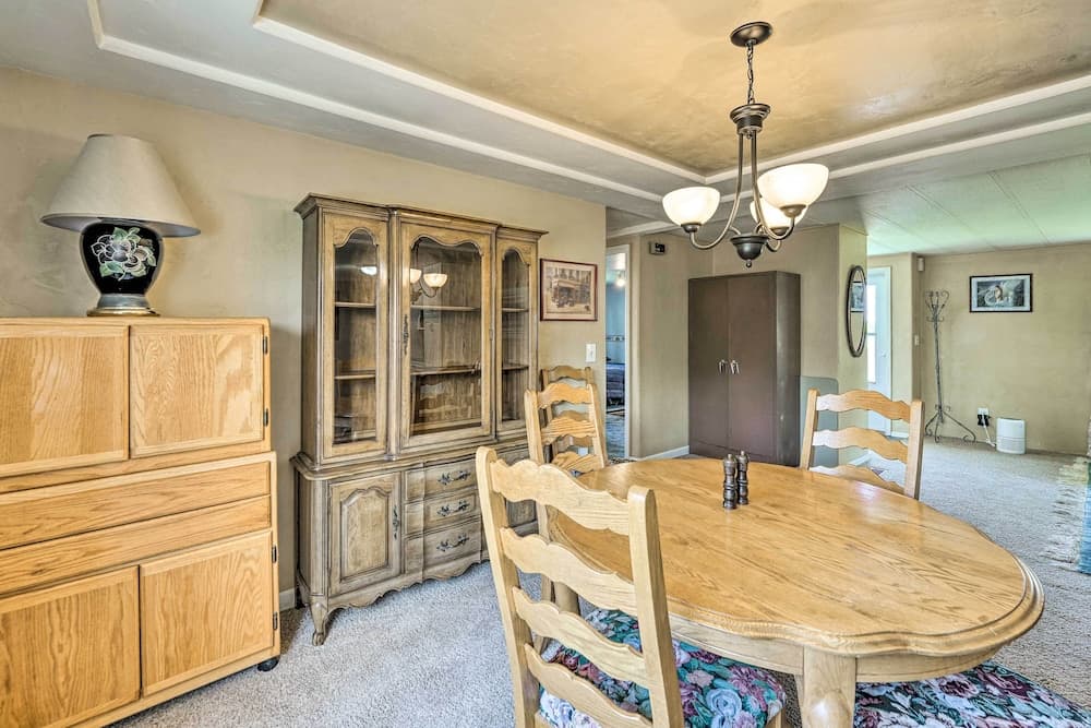 Wyoming Outdoor Escape: 30 Mi to Oregon Trail