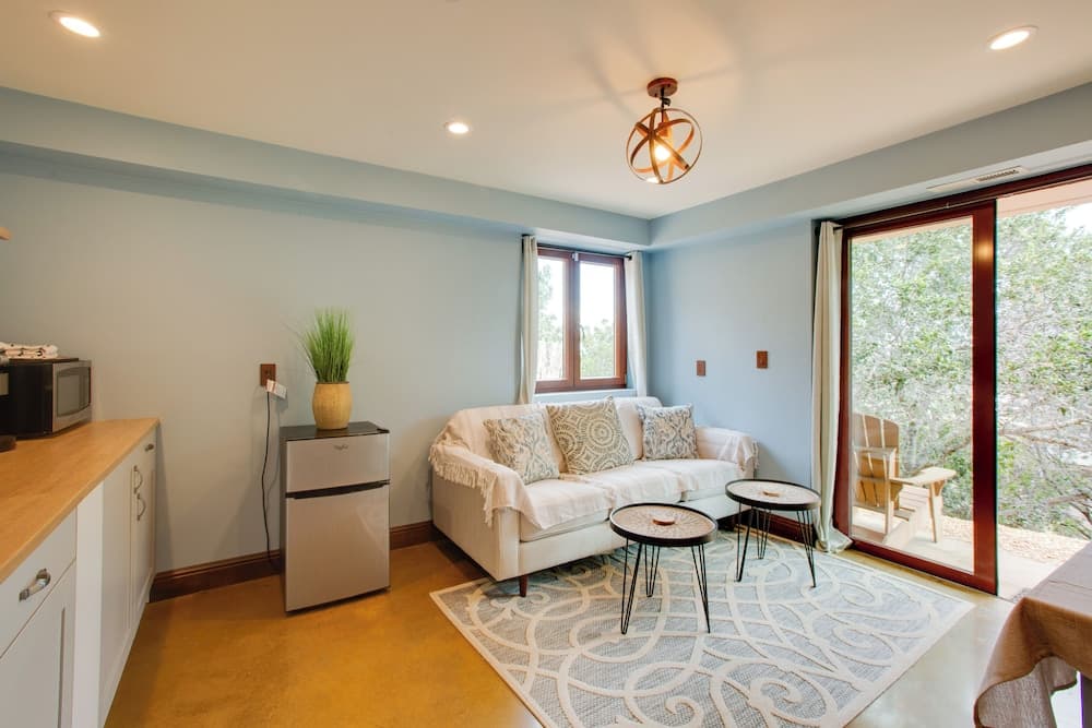 Lovely Belmont Apartment w/ Stunning Views!