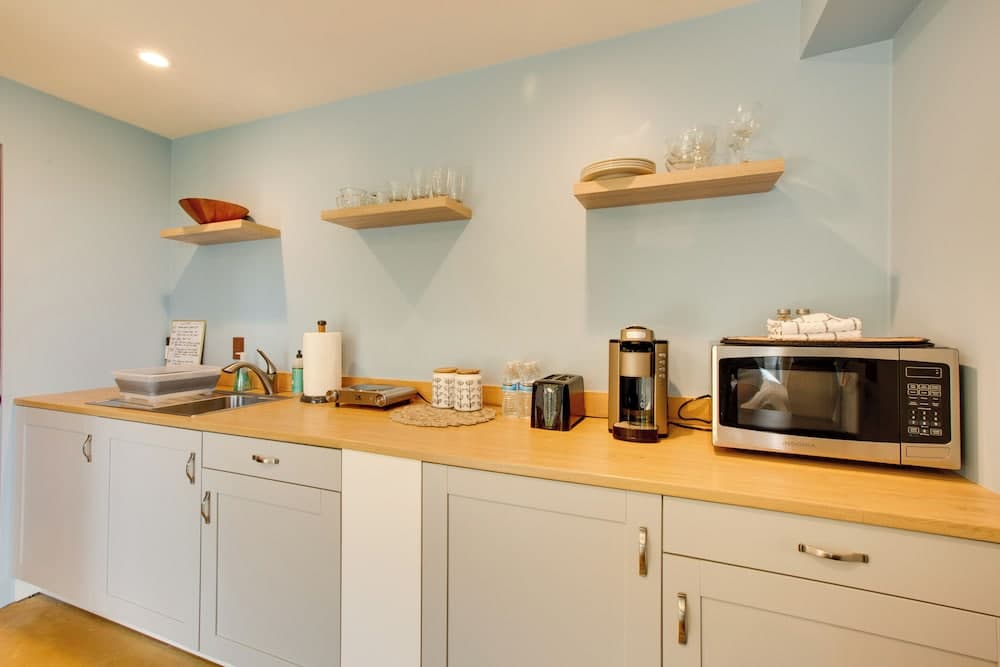 Lovely Belmont Apartment w/ Stunning Views!