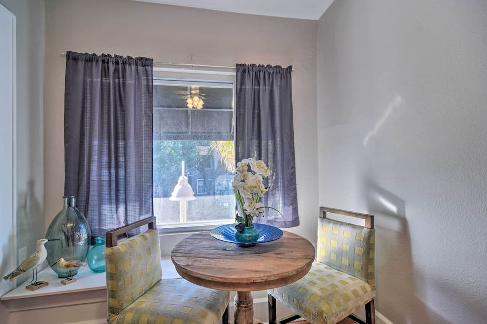 Downtown St. Pete Studio < 1 Mi to Tropicana Field