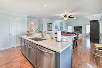 Country-chic Home w/ Fire Pit, Steps to Lake!