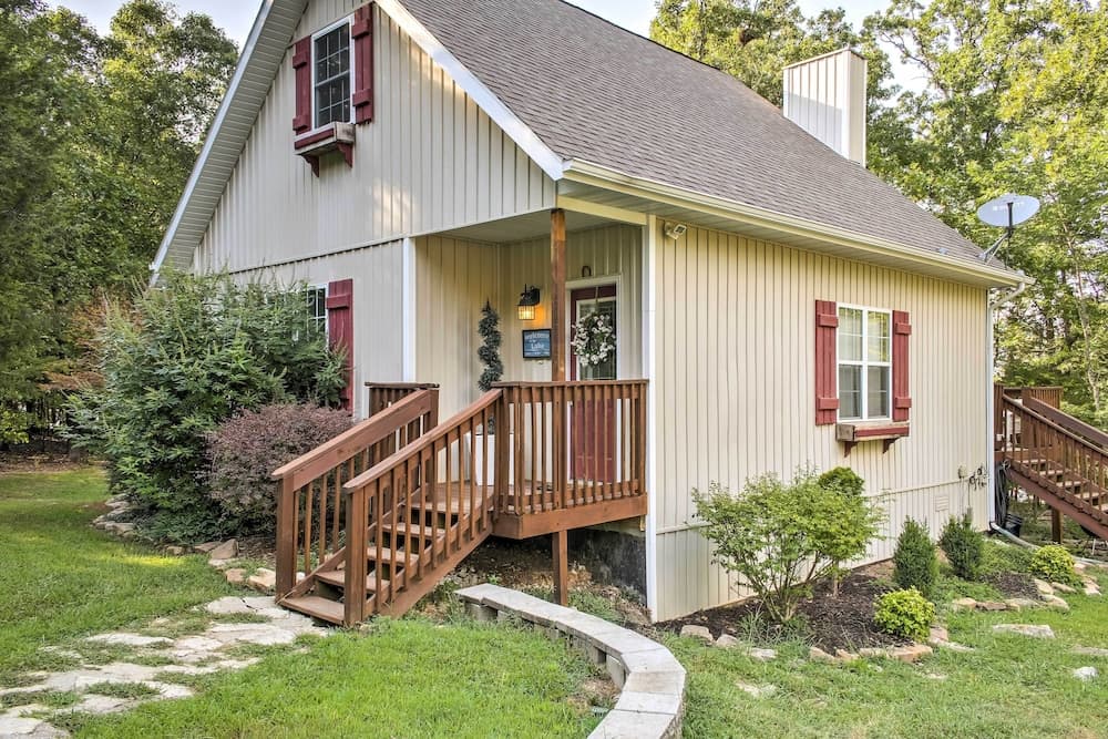 Hot Tub & Wooded Views: Lakefront Blue Eye Cottage