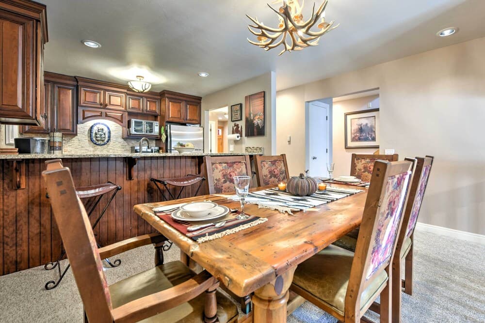 Park City Townhome w/ Hot Tub 1 Miles to Ski Lift!