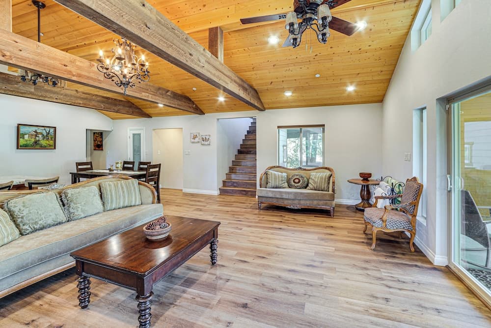 Cozy Pine Mountain Club Cabin w/ Large Deck