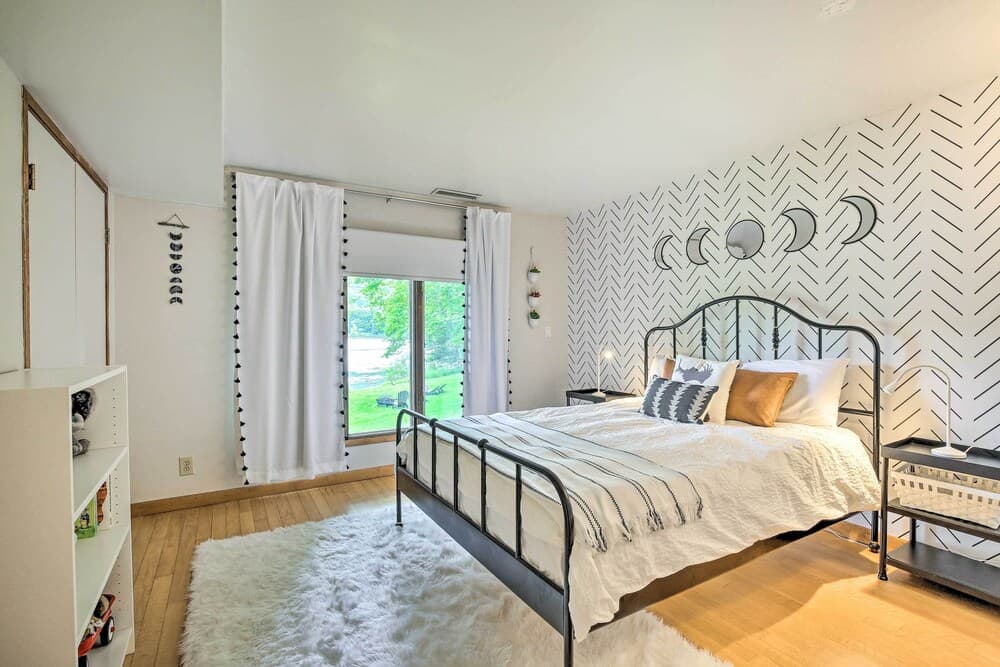 Hudson Valley Home w/ Lake Views & Kayaks