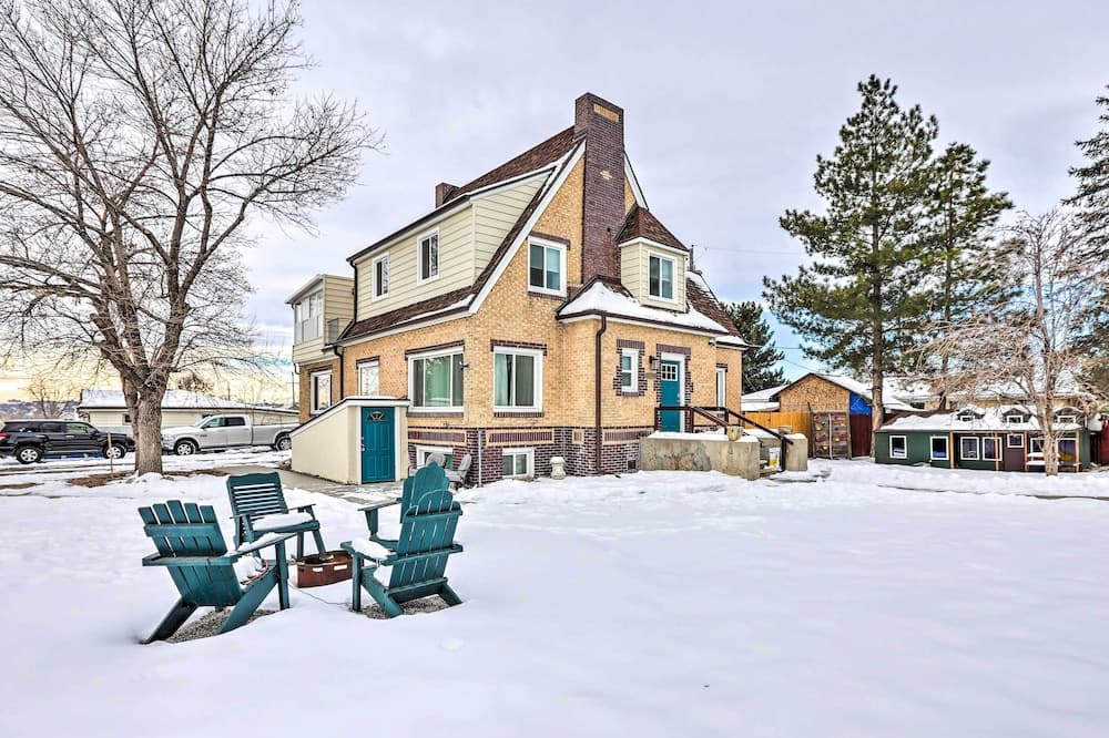 Denver Townhome: Great Distance to Downtown!